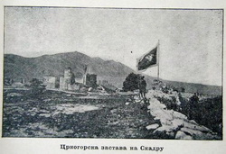 İşkodra kalesinde Karadağ bayrağı