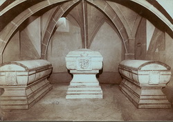 Miklos Sibrik, II. Ferenc Rakoczi ve Antal Esterhazy'nin Kassa (Kosice) Katedralinin mezar bölümündeki mezar anıtı