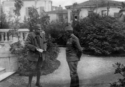 Petar Bojovic 1916'da Selanik'te sağda