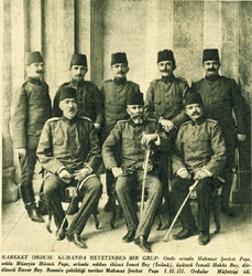 Enver Paşa Hareket Ordusu komutanlarıyla