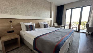 Des Otel