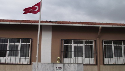 Atatürk Büstüne ve Türk Bayrağına Çirkin Saldırı