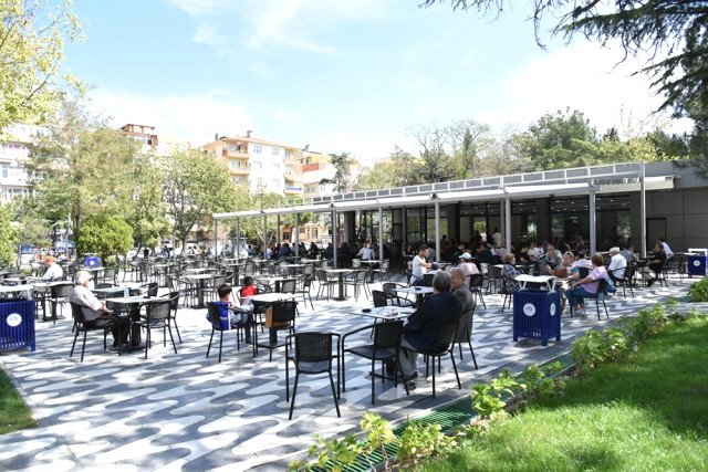 Atatürk Parkı ve Park Kafe Hizmete Girdi