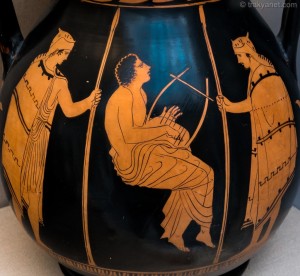 Trakyalı ozan Orpheus'un iki Trakyalı savaşçıya çaldığı Yunan vazosu